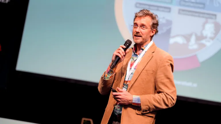 Marten geeft een presentatie