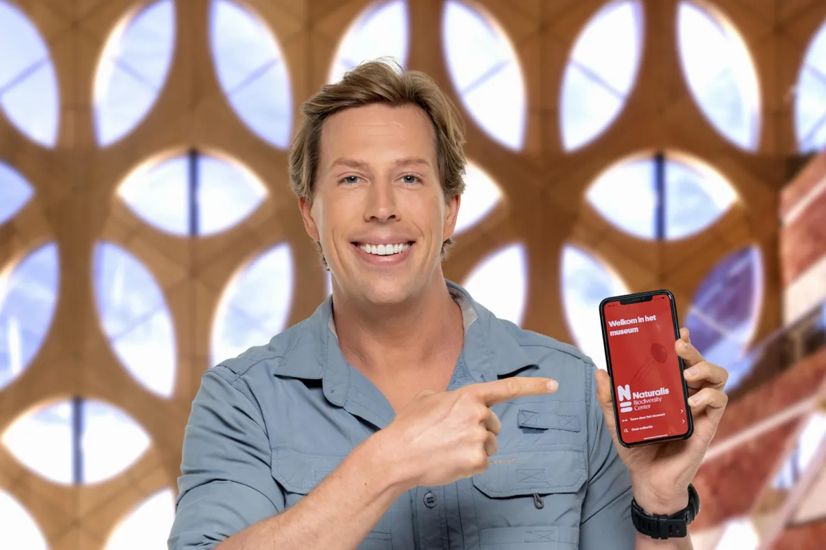 Freek Vonk with the Naturalis museum app