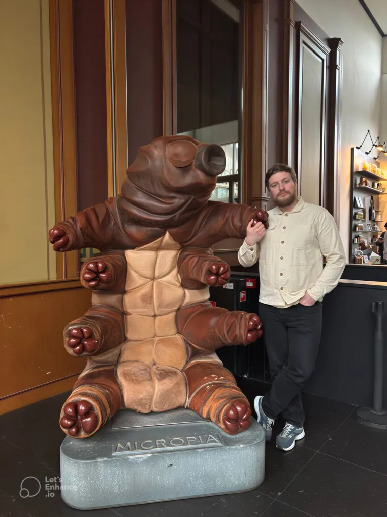 Roman and a giant tardigrapde statue in Micropia, Amsterdam